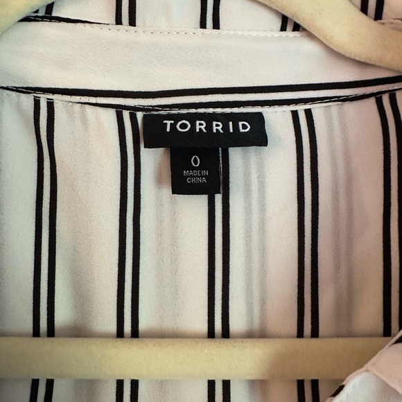 Torrid White and Black Striped Blouse size 0 - Picture 3 of 5
